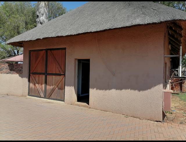 2.60HA SMALLHOLDING FOR SALE IN DE KROON AH